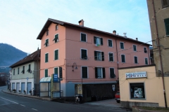 Casa rosa - Ristrutturazione completa immobile adibito a condominio con rifacimento esterno e copertura coibentata del tetto.