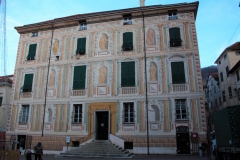 Palazzo Spinola - Ristrutturazione totale del Palazzo Spino del 1500 sotto vincolo delle belle arti. Siamo intervenuti nel ripristino totale esterno del palazzo, compreso il tetto e tutta la decorazione esterna